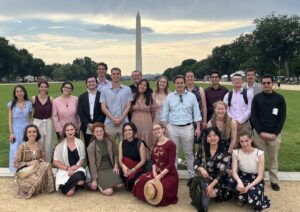 Group picture Washington memorial